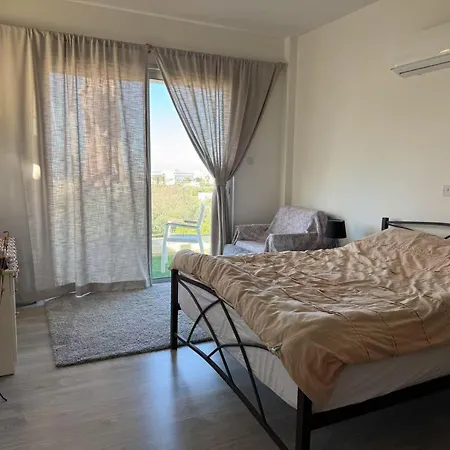 Sea Flower Village Δωμάτια σε οικογενειακή κατοικία Πάφος